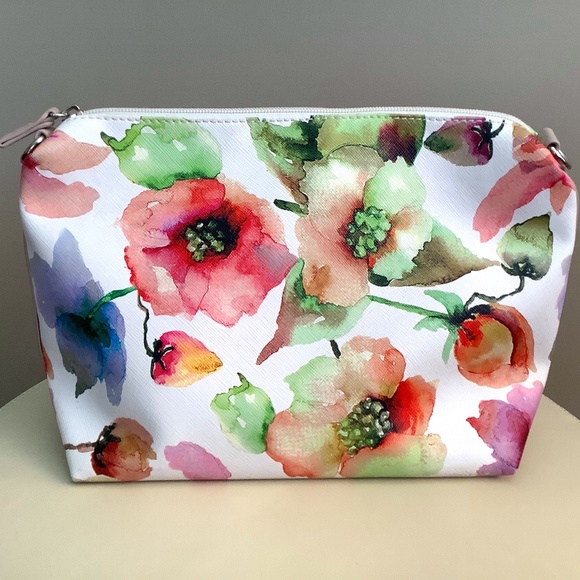 David Jones Paris Handbags - 🦋3/$20 David Jones  Large Floral Cosmetic Bag